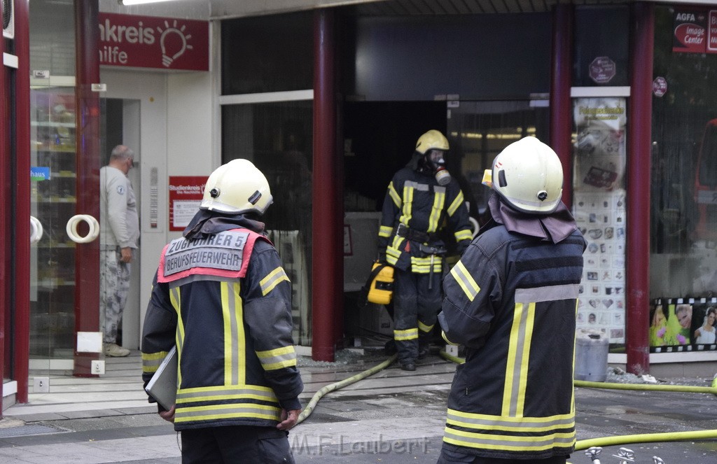 Feuer 2 Koeln Nippes Neusserstr P257.JPG - Miklos Laubert